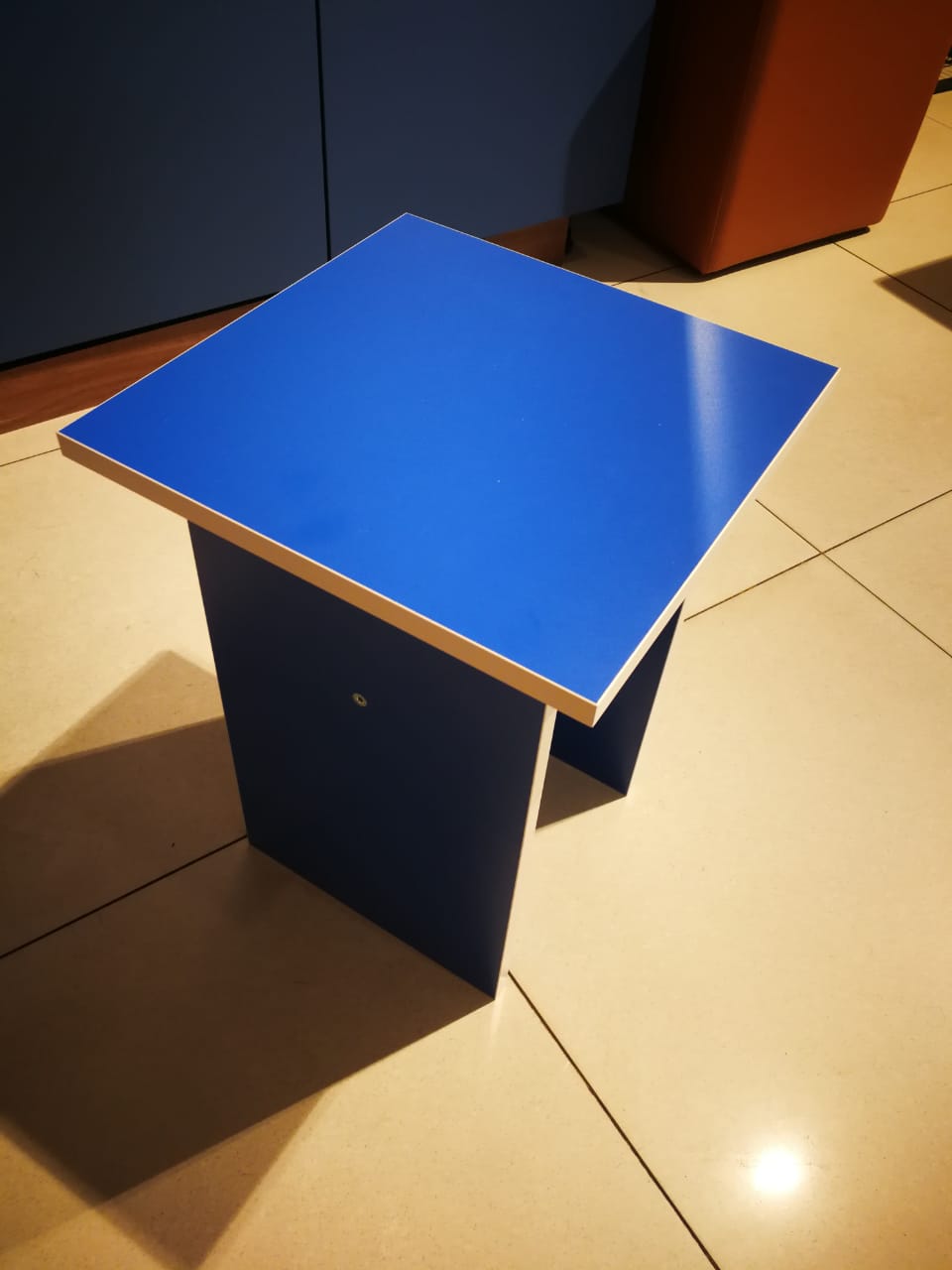 картинка Табуретка универсальная, материал - ЛДСП Egger (Австрия), размер 335х335х445 мм от магазина Kessebohmer.shop