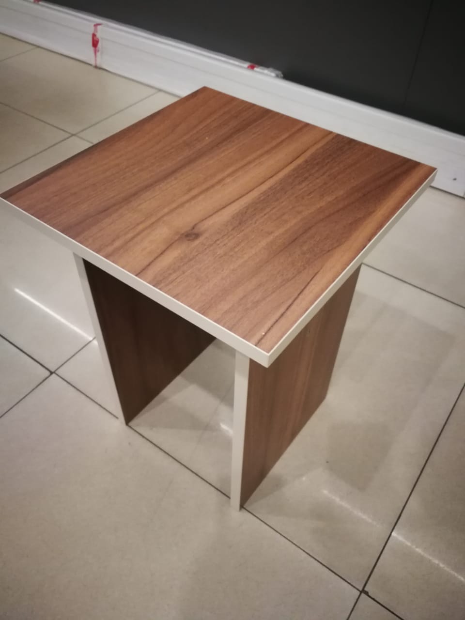 картинка Табуретка универсальная, материал - ЛДСП Egger (Австрия), размер 335х335х445 мм от магазина Kessebohmer.shop