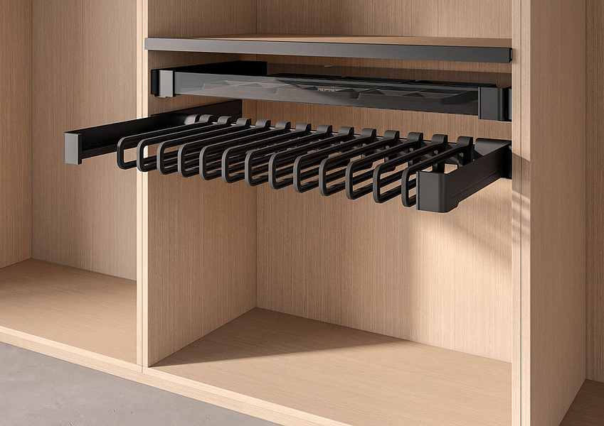 картинка КОМПЛЕКТ Держатель для брюк и юбок выдвижной 320 мм, Конеро W 552-612 мм, D 345 мм, с 7 вешалками, цвет ЧЕРНЫЙ (5387037021) от магазина Kessebohmer.shop