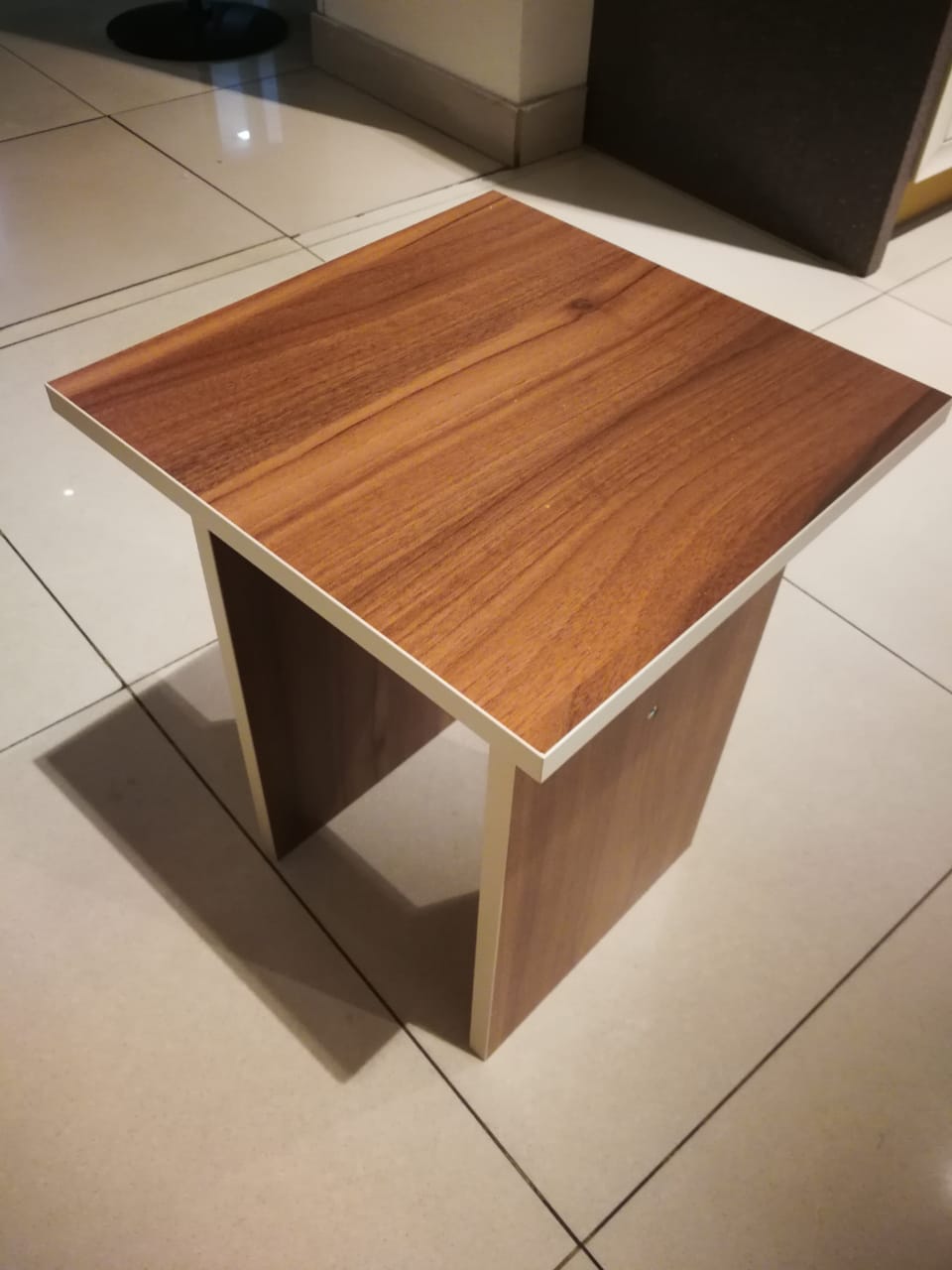 картинка Табуретка универсальная, материал - ЛДСП Egger (Австрия), размер 335х335х445 мм от магазина Kessebohmer.shop