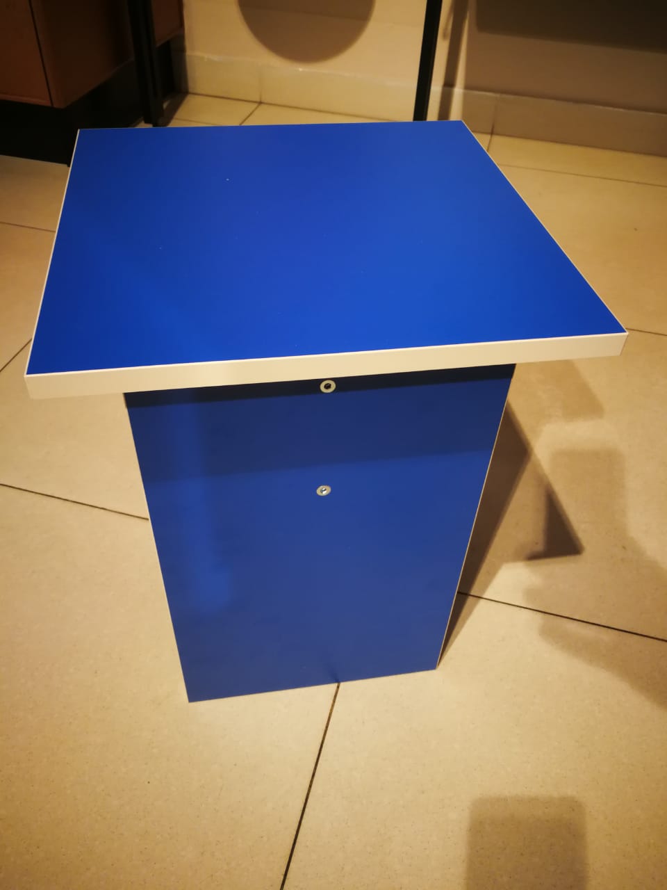 картинка Табуретка универсальная, материал - ЛДСП Egger (Австрия), размер 335х335х445 мм от магазина Kessebohmer.shop