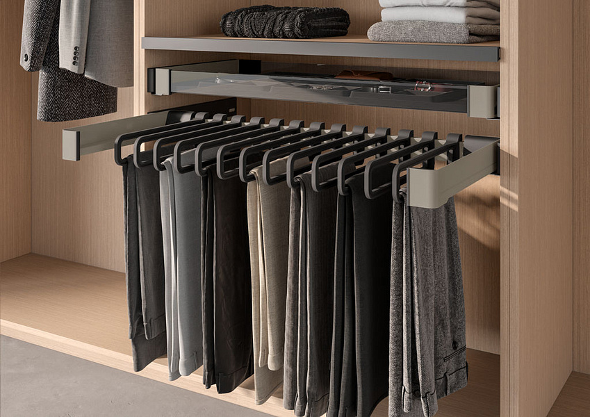 картинка КОМПЛЕКТ Держатель для брюк и юбок выдвижной 320 мм, Конеро W 760-820 мм, D 345 мм, с 11 вешалками, цвет ШАМПАНЬ (5387079853) от магазина Kessebohmer.shop