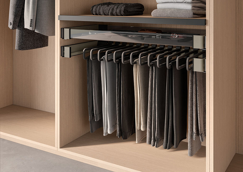 картинка КОМПЛЕКТ Держатель для брюк и юбок выдвижной 320 мм, Конеро W 760-820 мм, D 345 мм, с 11 вешалками, цвет ШАМПАНЬ (5387079853) от магазина Kessebohmer.shop