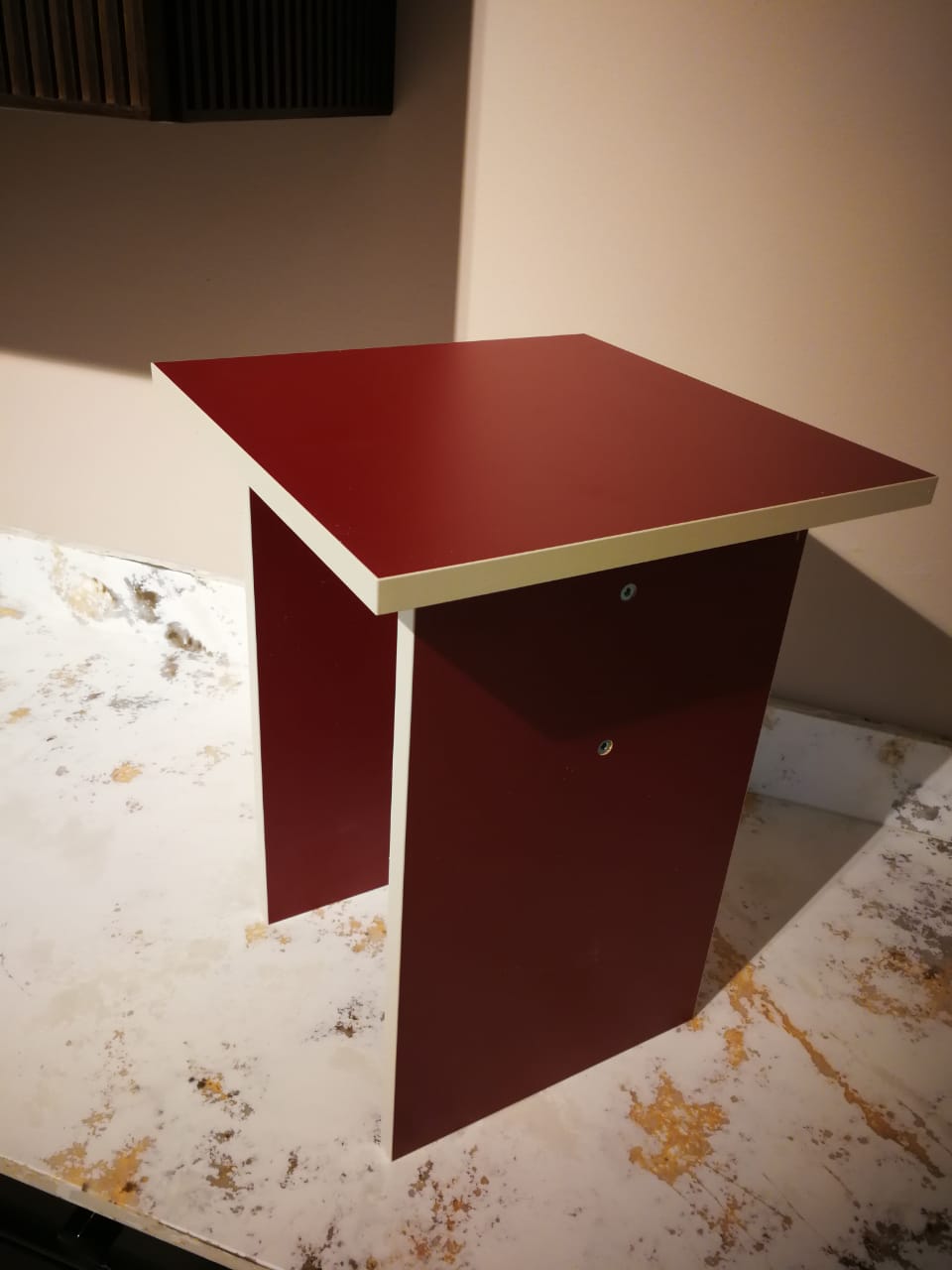 картинка Табуретка универсальная, материал - ЛДСП Egger (Австрия), размер 335х335х445 мм от магазина Kessebohmer.shop